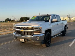 
										2017 Chevrolet Silverado LT full									