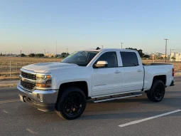 
										2017 Chevrolet Silverado LT full									