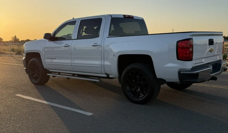 
								2017 Chevrolet Silverado LT full									