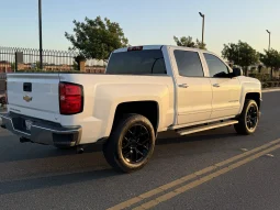 
										2017 Chevrolet Silverado LT full									