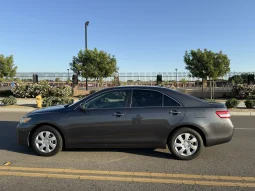 
										2011 Toyota Camry LE full									