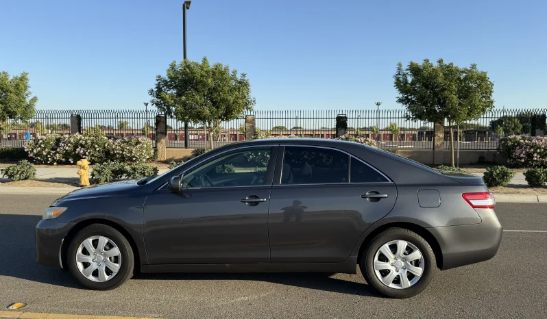 
								2011 Toyota Camry LE full									