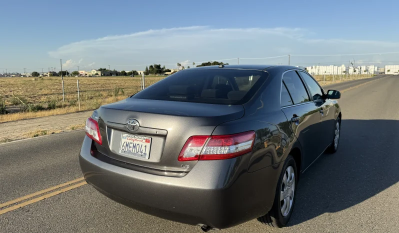 
								2011 Toyota Camry LE full									