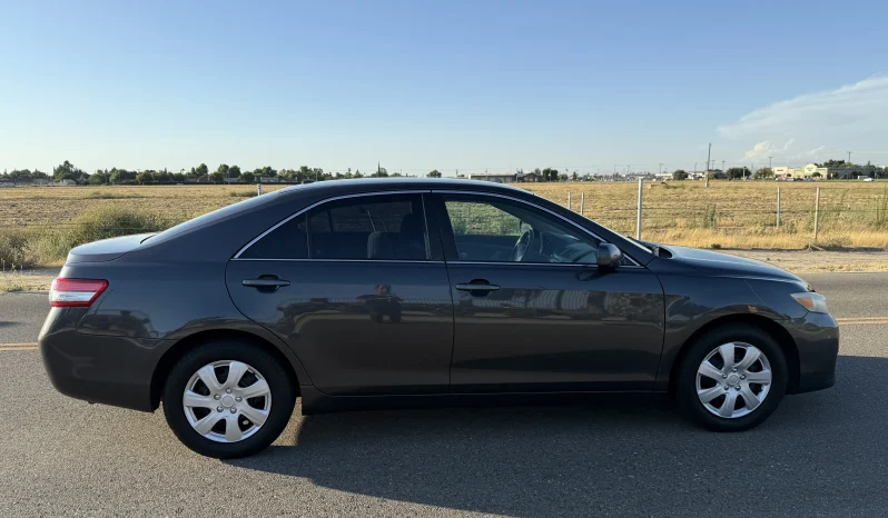 
								2011 Toyota Camry LE full									