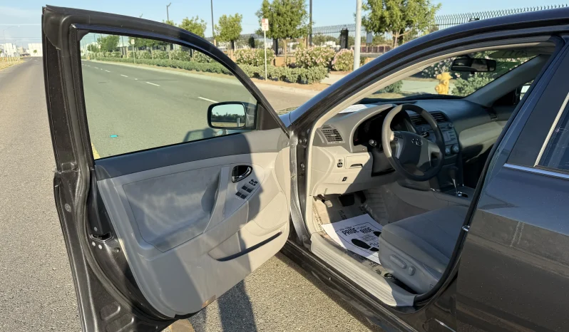 
								2011 Toyota Camry LE full									