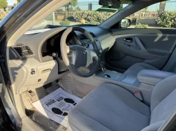 
										2011 Toyota Camry LE full									