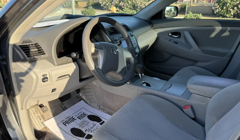 
								2011 Toyota Camry LE full									