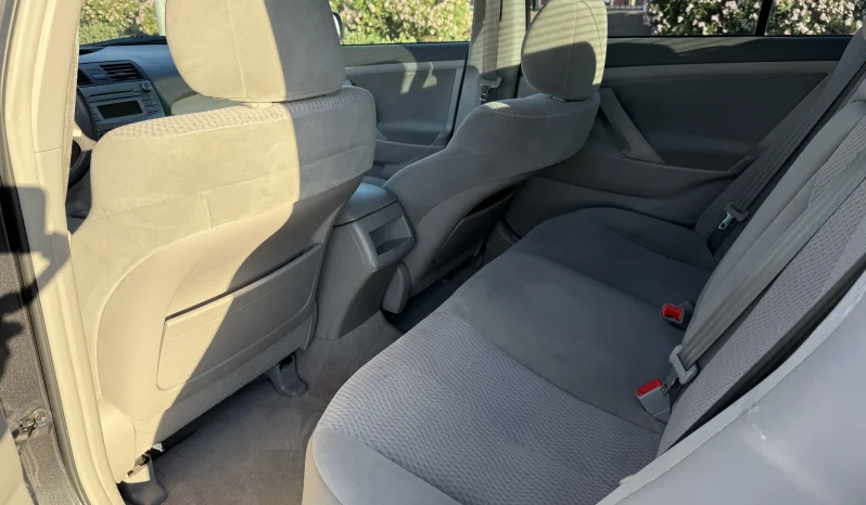 
								2011 Toyota Camry LE full									