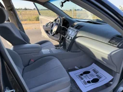 
										2011 Toyota Camry LE full									