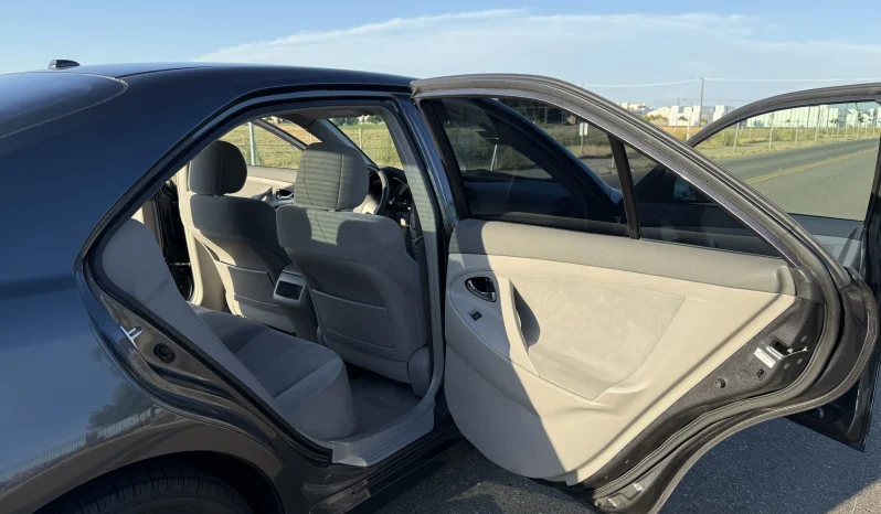 
								2011 Toyota Camry LE full									