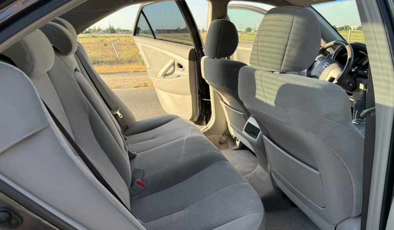 
								2011 Toyota Camry LE full									