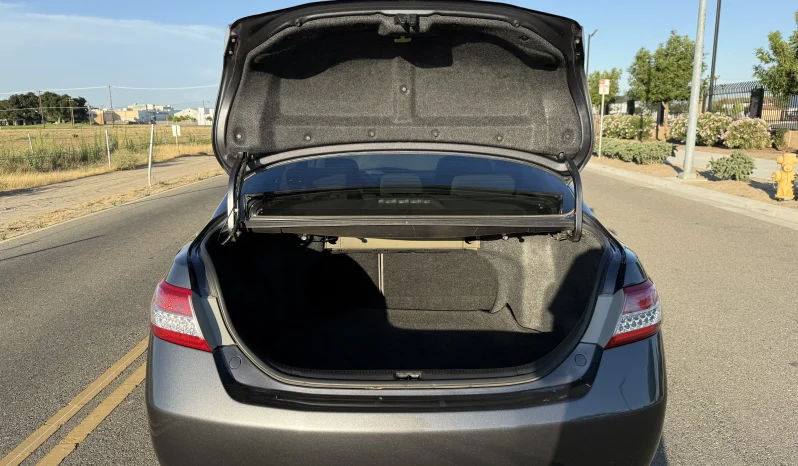 
								2011 Toyota Camry LE full									