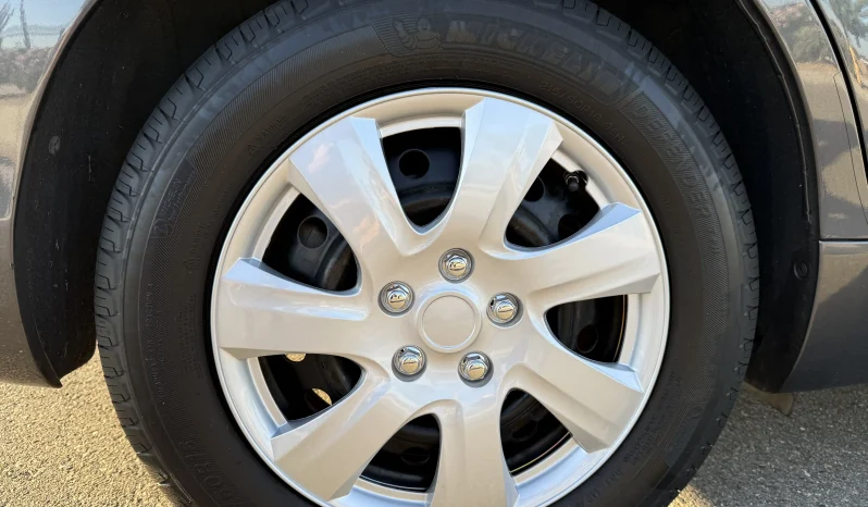 
								2011 Toyota Camry LE full									