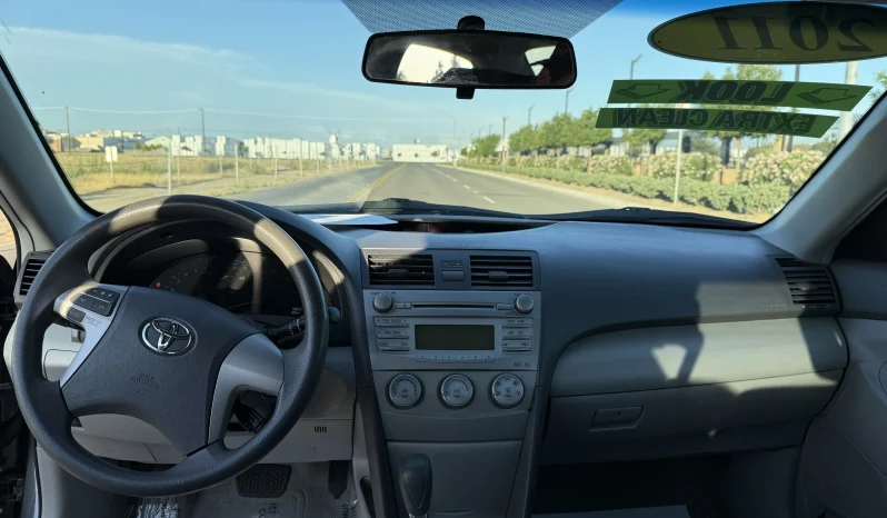 
								2011 Toyota Camry LE full									