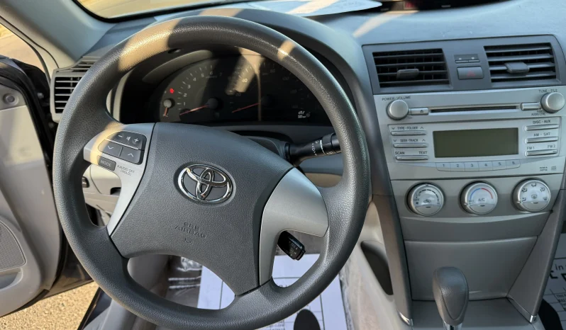 
								2011 Toyota Camry LE full									