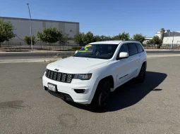 
										Jeep Grand Cherokee Latitude 2018 full									