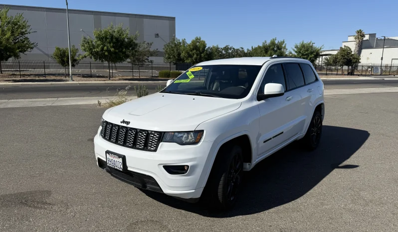 
								Jeep Grand Cherokee Latitude 2018 full									