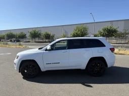 
										Jeep Grand Cherokee Latitude 2018 full									