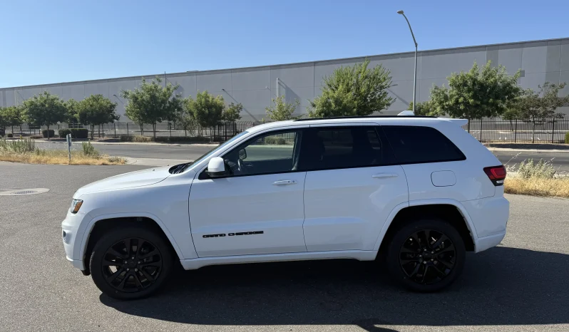 
								Jeep Grand Cherokee Latitude 2018 full									