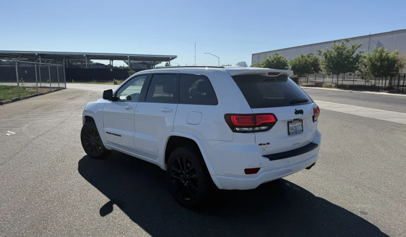 
								Jeep Grand Cherokee Latitude 2018 full									