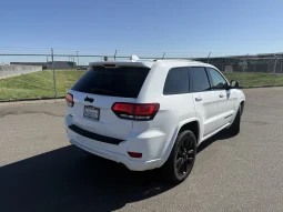 
										Jeep Grand Cherokee Latitude 2018 full									