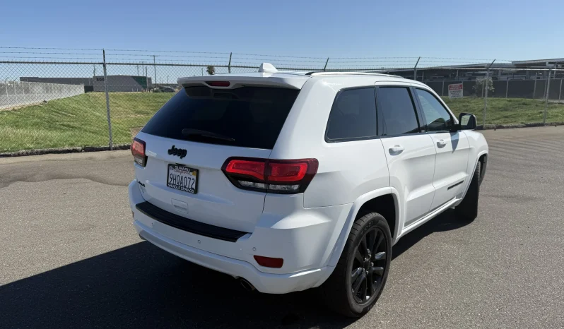 
								Jeep Grand Cherokee Latitude 2018 full									