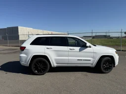 
										Jeep Grand Cherokee Latitude 2018 full									