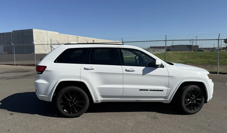 
								Jeep Grand Cherokee Latitude 2018 full									