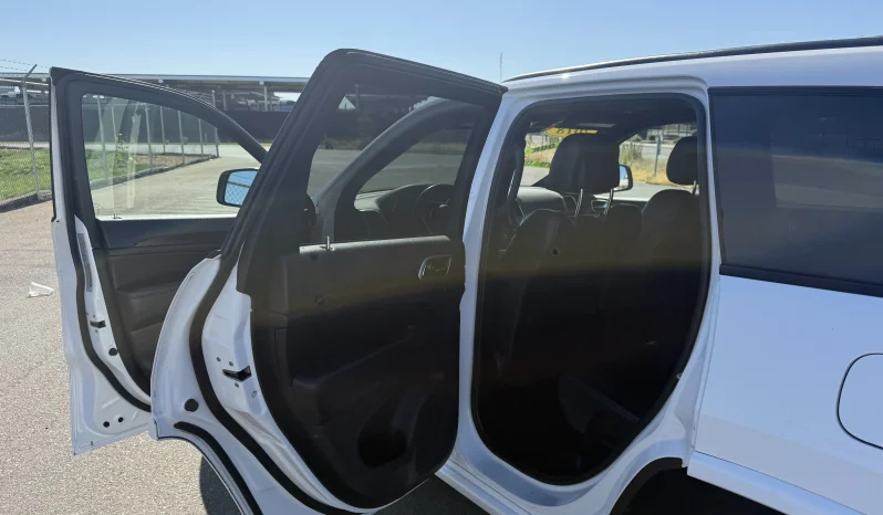 
								Jeep Grand Cherokee Latitude 2018 full									
