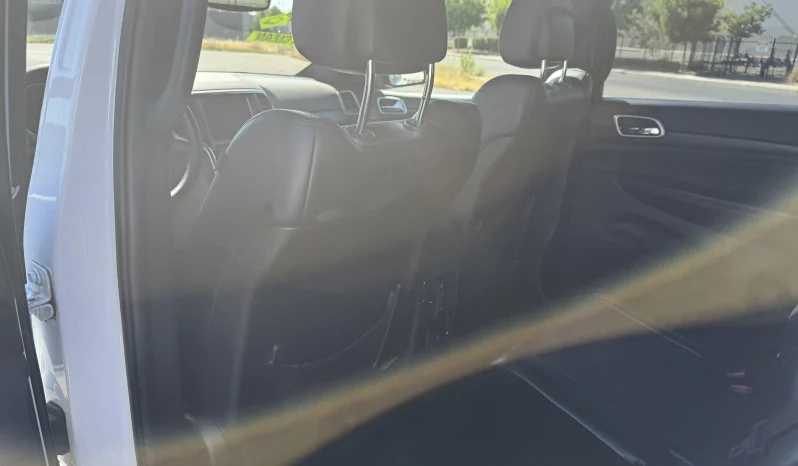 
								Jeep Grand Cherokee Latitude 2018 full									