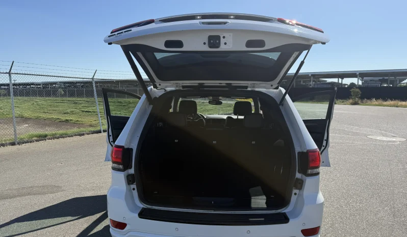 
								Jeep Grand Cherokee Latitude 2018 full									