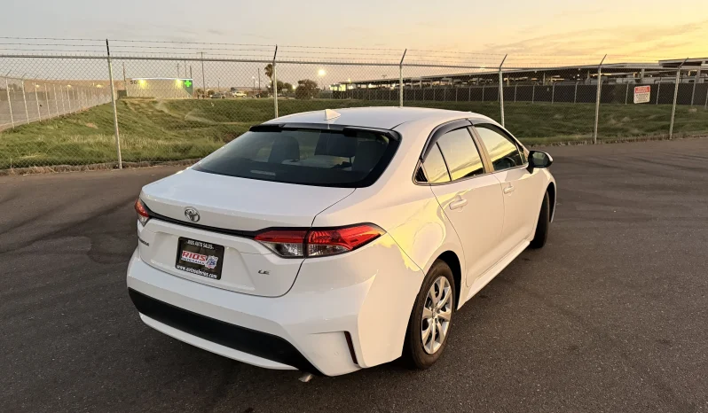 
								Toyota Corolla LE 2020 full									