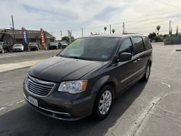 
										2016 Chrysler Town & Country Touring full									