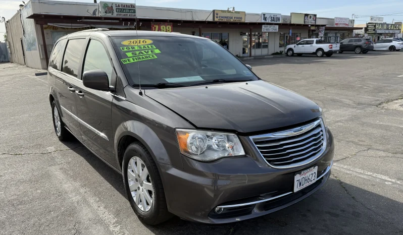 
								2016 Chrysler Town & Country Touring full									