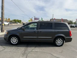 
										2016 Chrysler Town & Country Touring full									