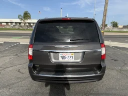 
										2016 Chrysler Town & Country Touring full									
