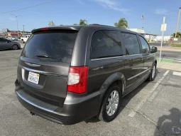 
										2016 Chrysler Town & Country Touring full									