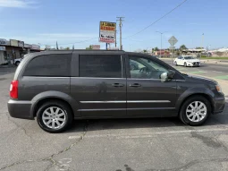
										2016 Chrysler Town & Country Touring full									