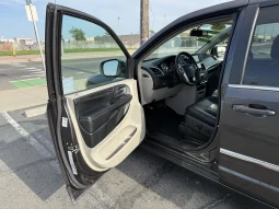 
										2016 Chrysler Town & Country Touring full									