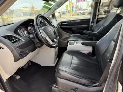 
										2016 Chrysler Town & Country Touring full									