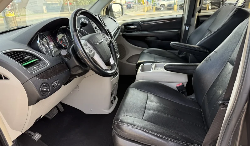 
								2016 Chrysler Town & Country Touring full									