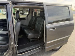 
										2016 Chrysler Town & Country Touring full									