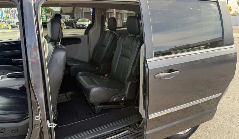 
								2016 Chrysler Town & Country Touring full									