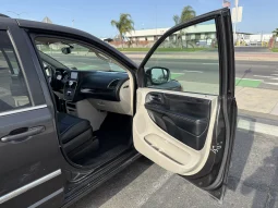 
										2016 Chrysler Town & Country Touring full									
