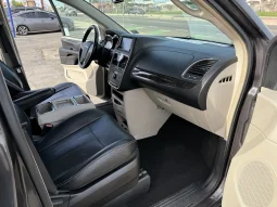 
										2016 Chrysler Town & Country Touring full									
