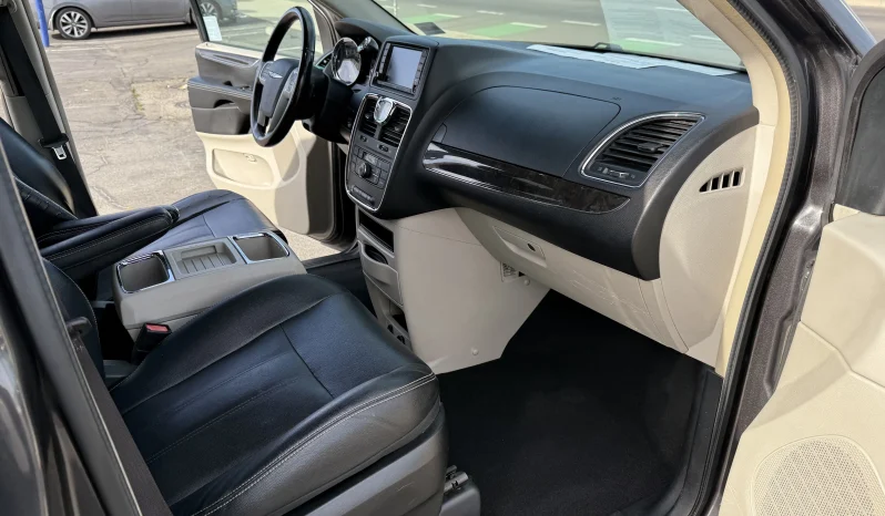 
								2016 Chrysler Town & Country Touring full									