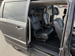 
										2016 Chrysler Town & Country Touring full									