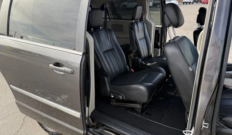 
								2016 Chrysler Town & Country Touring full									
