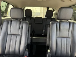 
										2016 Chrysler Town & Country Touring full									