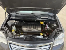 
										2016 Chrysler Town & Country Touring full									